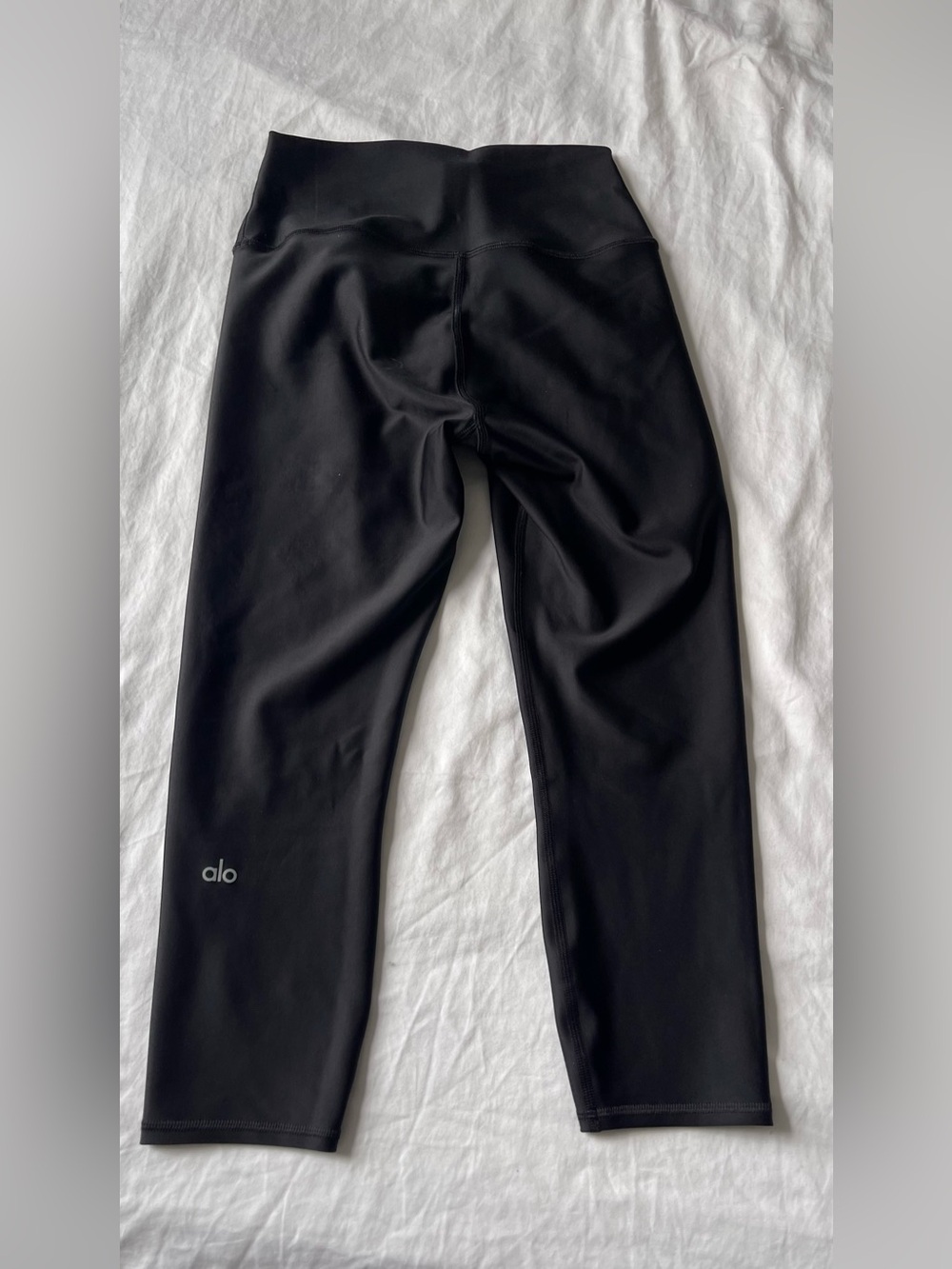 ALO Yoga Black Airlift High-Rise Capri Leggings